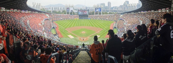 2026 프로야구 개막…잠실야구장 찾은 문체부 장관, 암표 근절·관람환경 점검